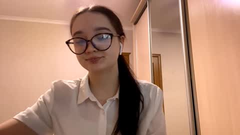 Yumi online show from February 2026 03:04:01 PM