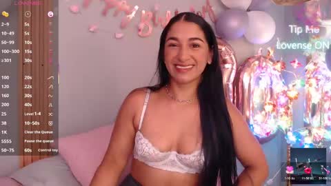 Snapshot of thayssa_ross chatting on April 2026 03:43:01 PM THAYSSA ROSS online show from April 2026 03:43:01 PM