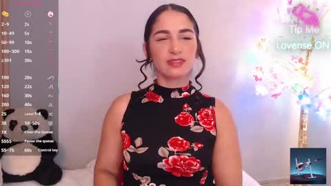 Snapshot of thayssa_ross chatting on May 2026 02:56:01 PM THAYSSA ROSS online show from May 2026 02:56:01 PM