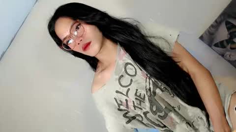 Snapshot of the_horny_bella chatting on February 2026 05:00:02 PM the_horny_bella online show from February 2026 05:00:02 PM