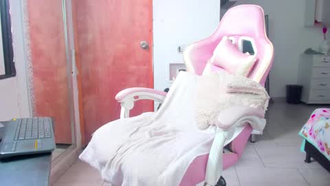Snapshot of the_queen_aleja chatting on April 2026 03:13:01 PM IGAleja queen1 online show from April 2026 03:13:01 PM