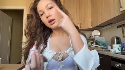 Veronika online show from May 2026 02:01:02 PM