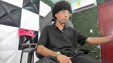 Snapshot of theblackflavor chatting on May 2026 01:40:02 PM Flavor online show from May 2026 01:40:02 PM