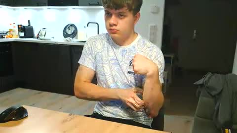 thecuteguy144949 online show from November 2025 08:32:01 PM