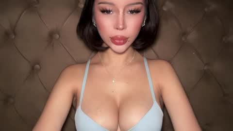 Elle  dont forget to folloW me and thumbs up online show from March 2026 12:07:01 AM