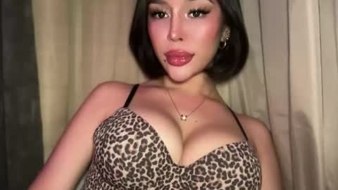 Elle  dont forget to folloW me and thumbs up online show from March 2026 11:14:01 AM