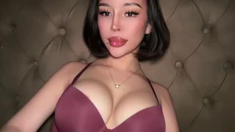 Elle  dont forget to folloW me and thumbs up online show from April 2026 01:25:01 AM