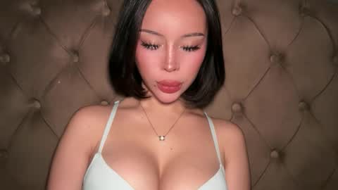 Elle  dont forget to folloW me and thumbs up online show from April 2026 02:21:02 AM