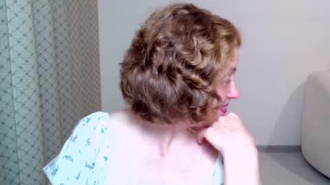 Ella online show from October 2025 06:08:02 PM