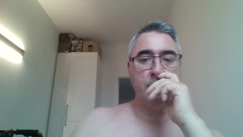 Snapshot of themohican chatting on April 2026 05:00:02 PM Themohican online show from April 2026 05:00:02 PM