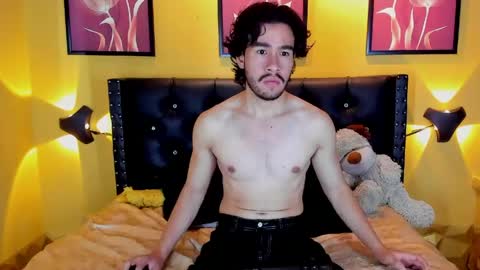 Snapshot of theo_riviera chatting on May 2026 01:39:02 PM theo_riviera online show from May 2026 01:39:02 PM
