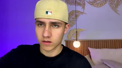 Snapshot of theohawke_ chatting on December 2024 04:30:02 PM THEO- MATEO online show from December 2024 04:30:02 PM