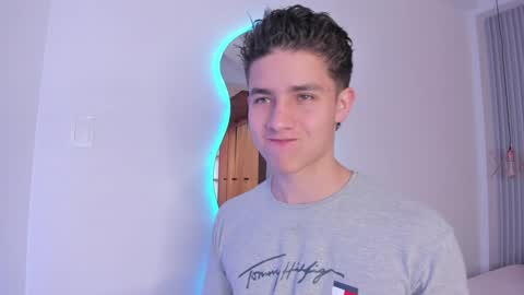 Snapshot of theohawke_ chatting on December 2024 02:40:02 PM THEO- MATEO online show from December 2024 02:40:02 PM