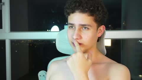 Snapshot of theohawke_ chatting on February 2025 02:34:01 AM THEO- MATEO online show from February 2025 02:34:01 AM