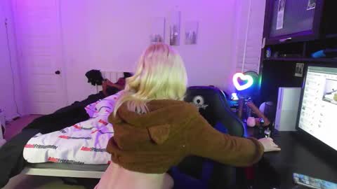 The Plug Love  Friends online show from November 2025 01:47:02 PM