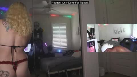 Snapshot of thepluglove chatting on December 2025 08:36:02 PM The Plug Love Friends online show from December 2025 08:36:02 PM