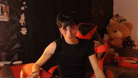 Snapshot of theprince_red chatting on May 2026 08:28:02 PM Matt independent model online show from May 2026 08:28:02 PM