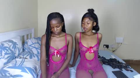 Snapshot of therealdesire chatting on November 2025 01:25:02 AM therealdesire online show from November 2025 01:25:02 AM