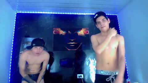 Snapshot of theshamefulboys chatting on June 2026 12:32:02 AM David y Daniel online show from June 2026 12:32:02 AM