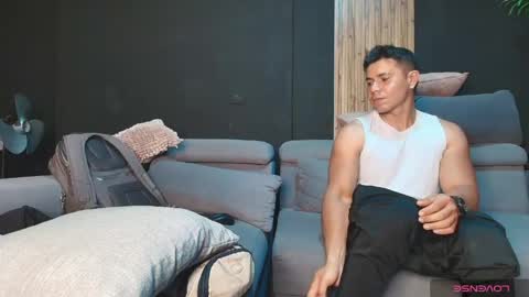 Snapshot of thestraightroom chatting on May 2026 01:02:04 AM thestraightroom online show from May 2026 01:02:04 AM