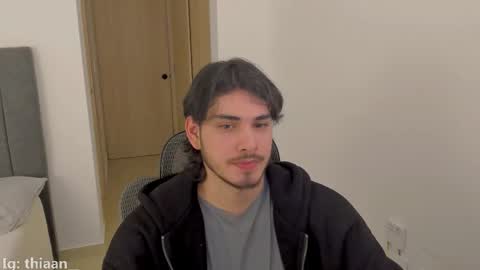 thiaan__ online show from October 2025 01:06:01 AM