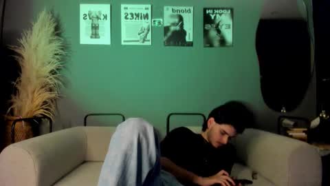 thiaan__ online show from November 2025 12:01:02 AM