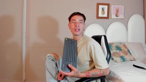 Snapshot of thiago_2003_ chatting on March 2026 07:17:01 PM Thiago online show from March 2026 07:17:01 PM