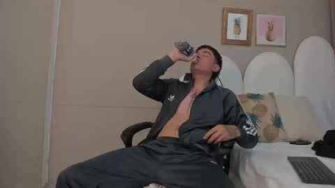 Snapshot of thiago_2003_ chatting on March 2026 08:24:01 PM Thiago online show from March 2026 08:24:01 PM