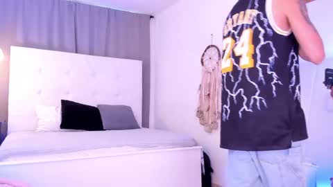 Snapshot of thiago_2003_ chatting on April 2026 12:17:02 PM Thiago online show from April 2026 12:17:02 PM