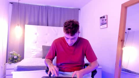 Snapshot of thiago_2003_ chatting on April 2026 12:10:01 PM Thiago online show from April 2026 12:10:01 PM