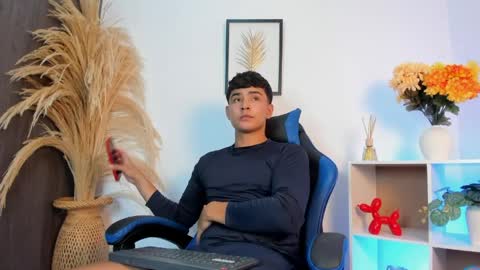 Thiago  online show from April 2026 08:28:02 PM