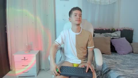 Manuel online show from December 2025 04:52:01 AM