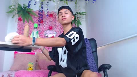 Snapshot of thiago_rincon22 chatting on April 2026 09:01:02 PM thiago rincon online show from April 2026 09:01:02 PM