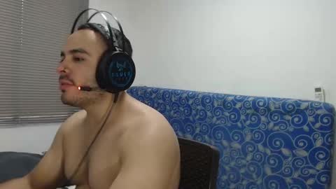 Snapshot of thiagohot_xx chatting on October 2025 07:43:01 PM Thiago online show from October 2025 07:43:01 PM