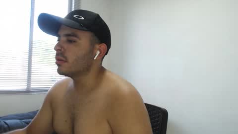 Snapshot of thiagohot_xx chatting on October 2025 08:10:01 PM Thiago online show from October 2025 08:10:01 PM