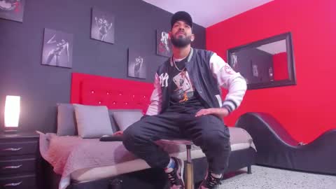 Thia Gomez online show from November 2025 12:31:02 PM