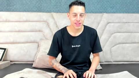 Thiago   online show from January 2025 08:02:01 PM