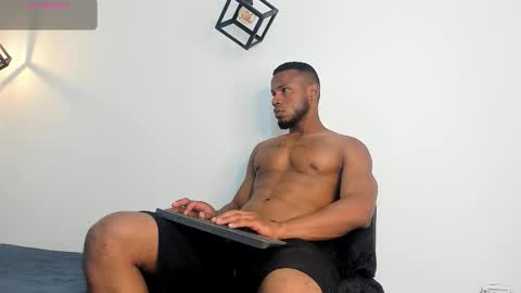Snapshot of thiagosantos_ chatting on September 2025 06:26:02 AM Thiago Instagram   online show from September 2025 06:26:02 AM