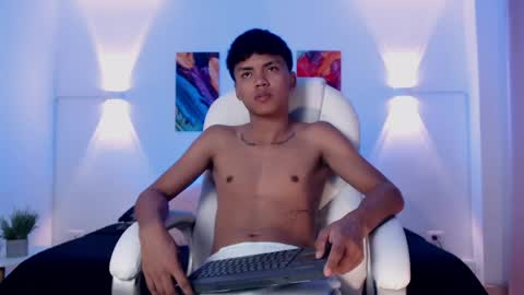 Snapshot of thiagosterling chatting on April 2026 11:37:02 PM Thiago online show from April 2026 11:37:02 PM