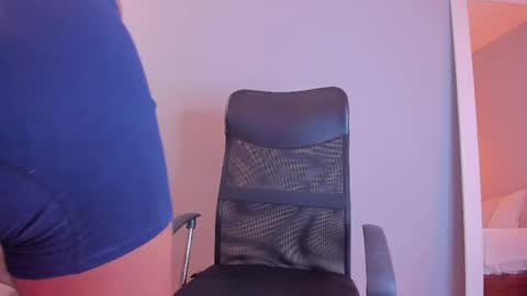 Snapshot of thiagovega_ chatting on April 2026 05:30:01 AM thiagovega_ online show from April 2026 05:30:01 AM