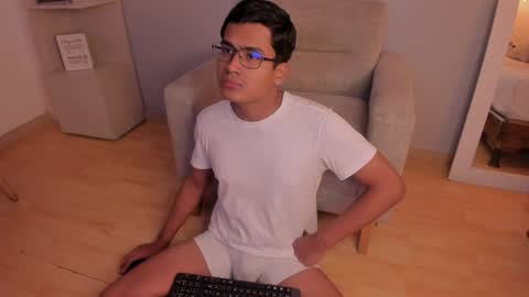 Snapshot of thiagovega_ chatting on April 2026 04:08:02 AM thiagovega_ online show from April 2026 04:08:02 AM