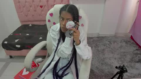 thianahornyy online show from February 2026 01:32:02 PM