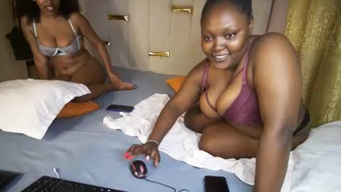 Snapshot of thick_n_flirty chatting on April 2026 08:10:01 AM thick_n_flirty online show from April 2026 08:10:01 AM