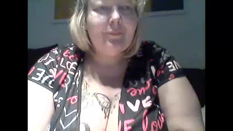 Snapshot of thickdarkangel chatting on April 2026 02:12:01 PM thickdarkangel online show from April 2026 02:12:01 PM