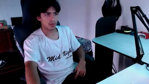 thieves_us online show from February 2025 07:38:02 PM