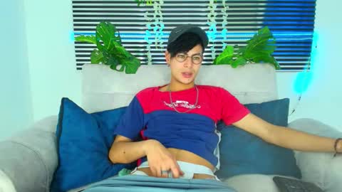 Thiago Saenzz online show from February 2026 04:22:01 PM