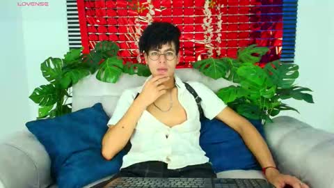 Thiago Saenzz online show from February 2026 04:05:02 PM