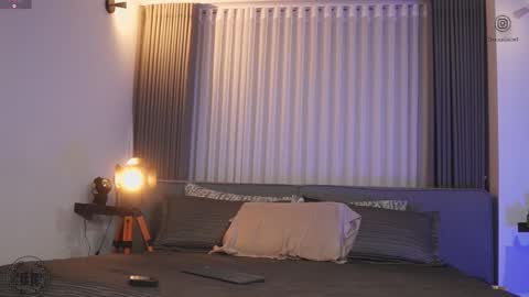 Thomas Falcon online show from October 2025 10:52:01 PM