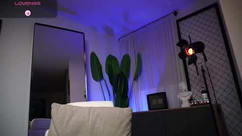 Snapshot of thomas_falcon1 chatting on February 2026 02:41:01 AM Thomas Falcon online show from February 2026 02:41:01 AM