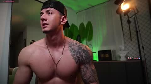 Snapshot of thomas_falcon1 chatting on February 2026 11:49:01 PM Thomas Falcon online show from February 2026 11:49:01 PM